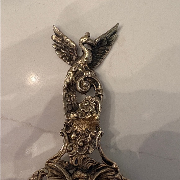 ANTIQUE PEACOCK FLORAL AND CHERUB TEA STRAINER WITH HANDLE - Picture 3 of 5